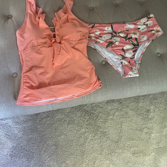 Tankini with a flirty ruffled top and full-coverage floral bottoms XL - Picture 4 of 6